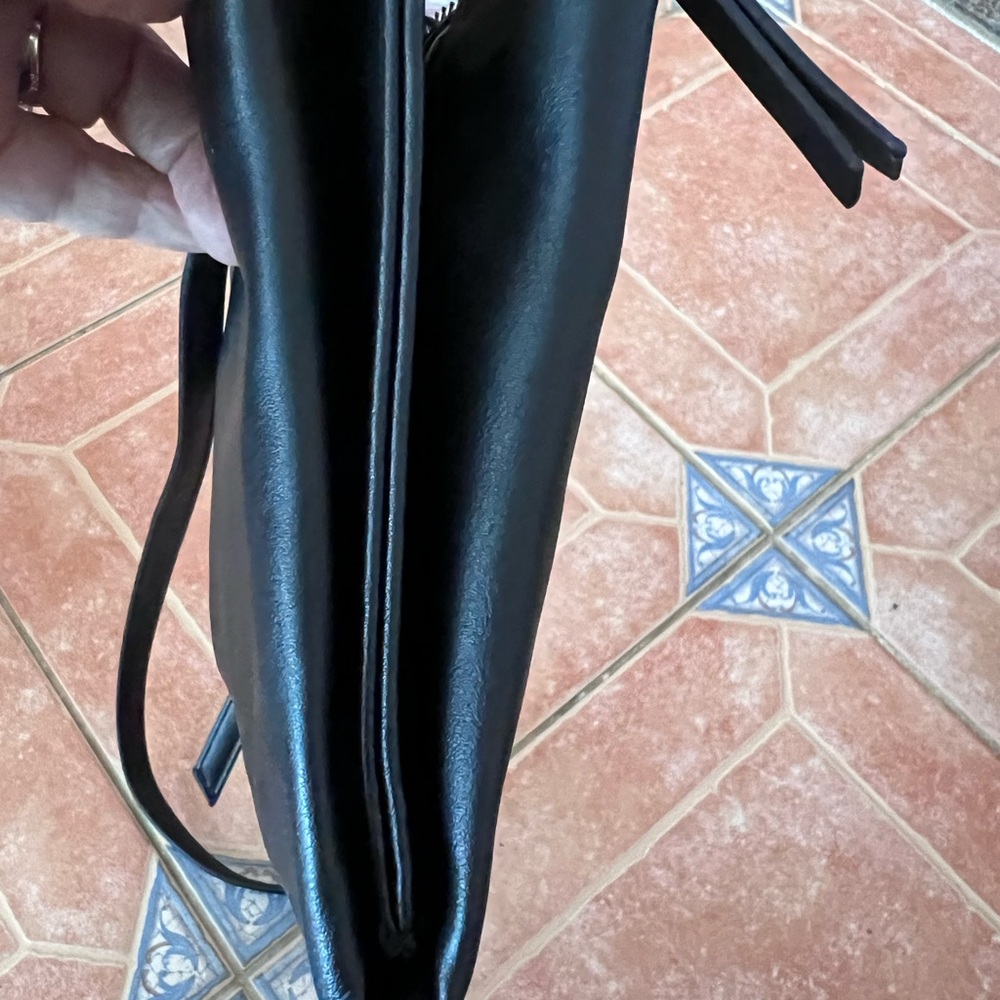 Nine West crossbody bag. - Picture 4 of 5